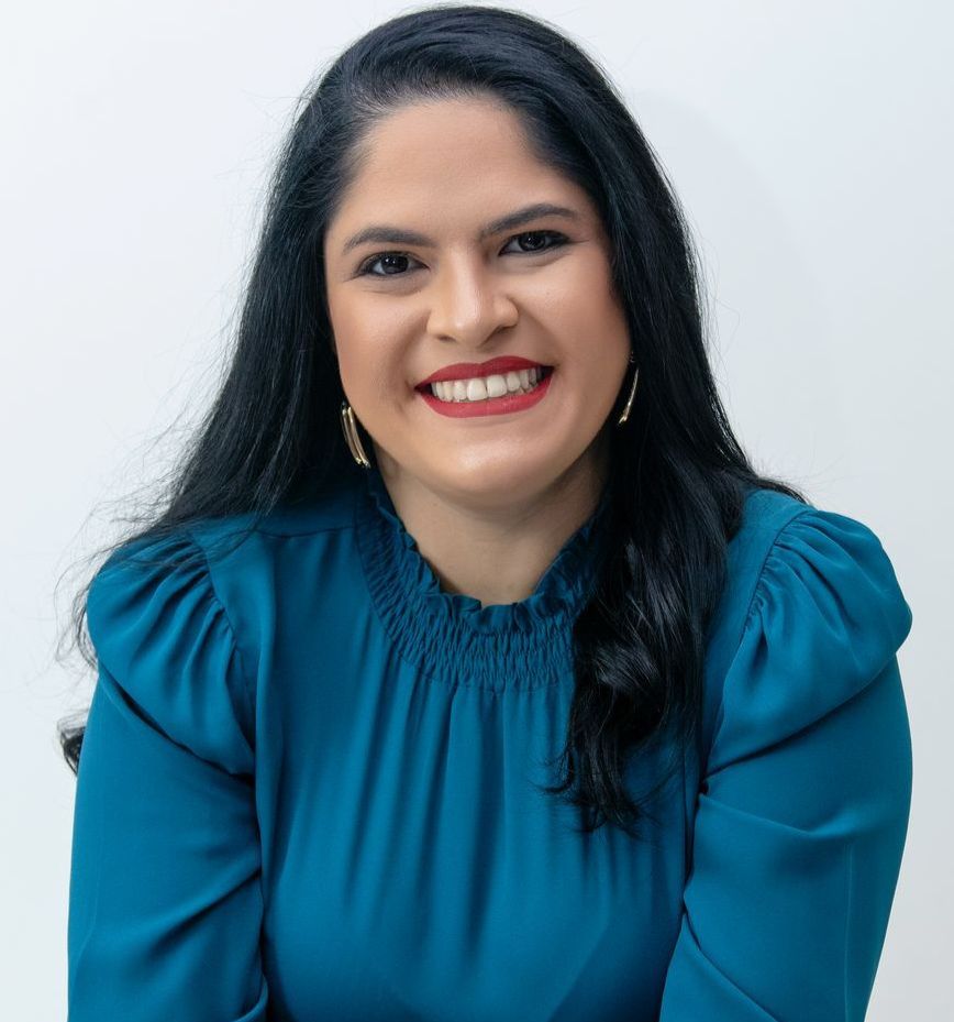 Prof.&ordf; Ma. Tatiana Veloso Magalh&atilde;es