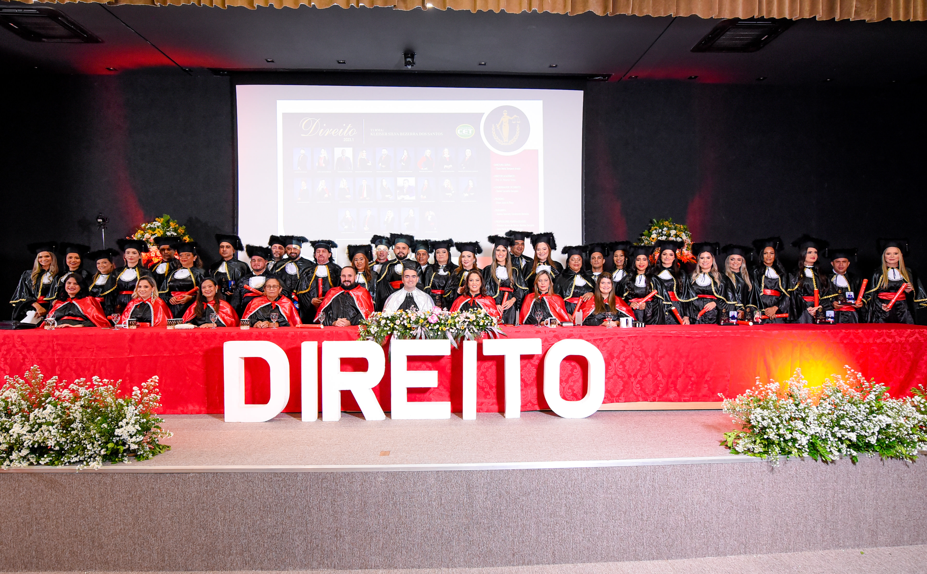  Faculdade CET Relaliza Formatura da Turma D8 do Curso de Direito
