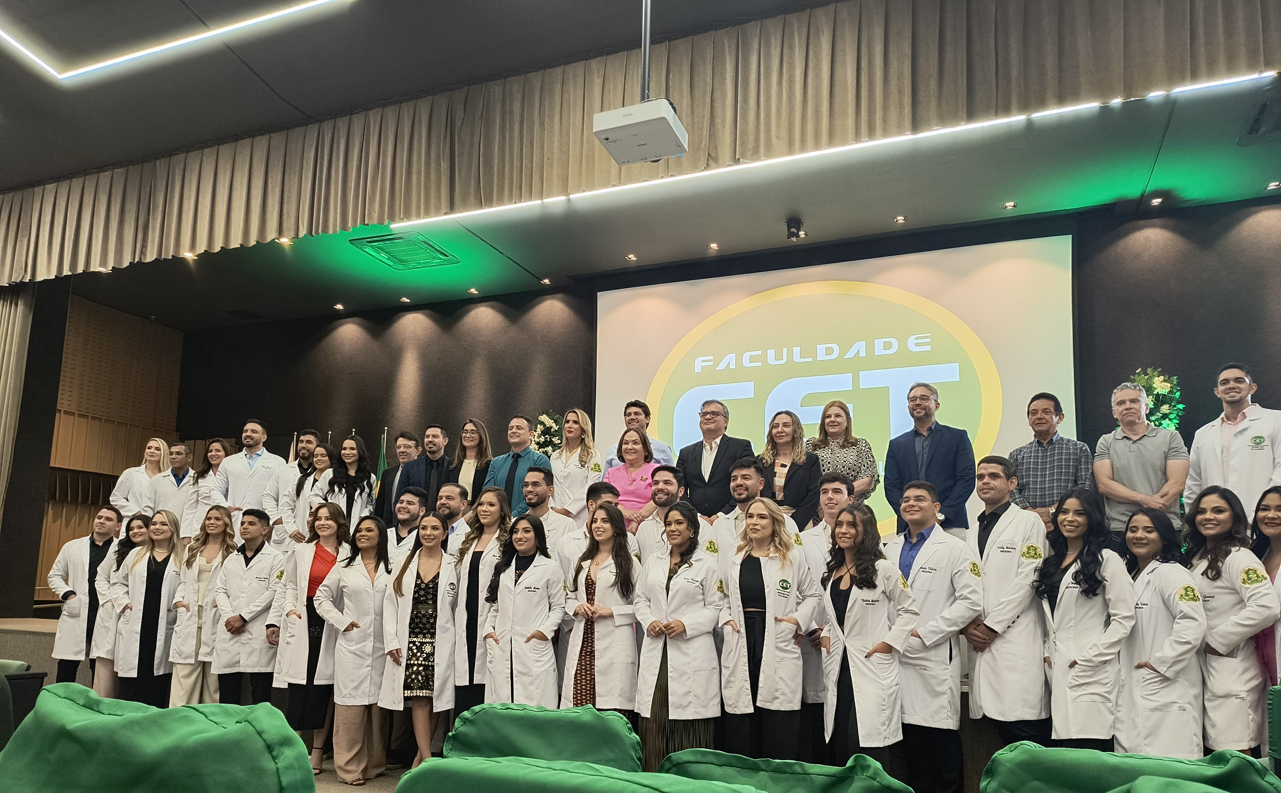 Cerimônia do Meio Médico da Faculdade CET - Turma 02