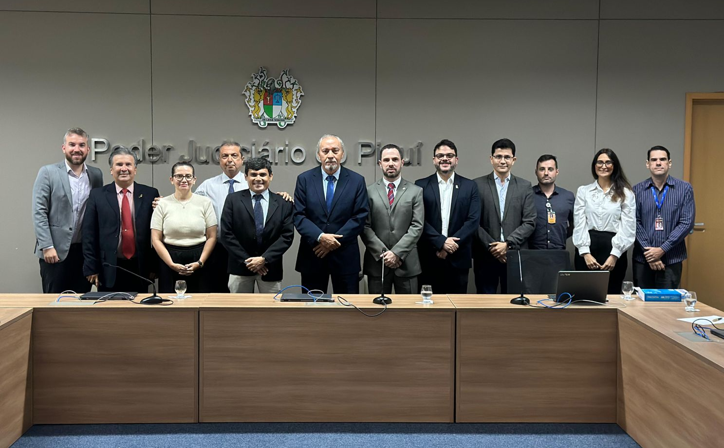 Tribunal de Justiça do Piauí recebe representantes da Faculdade CET para discutir antecipação de colação de grau por decisão judicial
