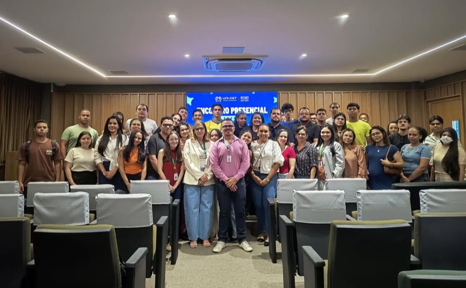 Conexão, aprendizado e networking marcaram o evento, que contou com momentos de acolhimento, revisão acadêmica, feedbacks de TCC e a celebração de conquistas dos estudantes.