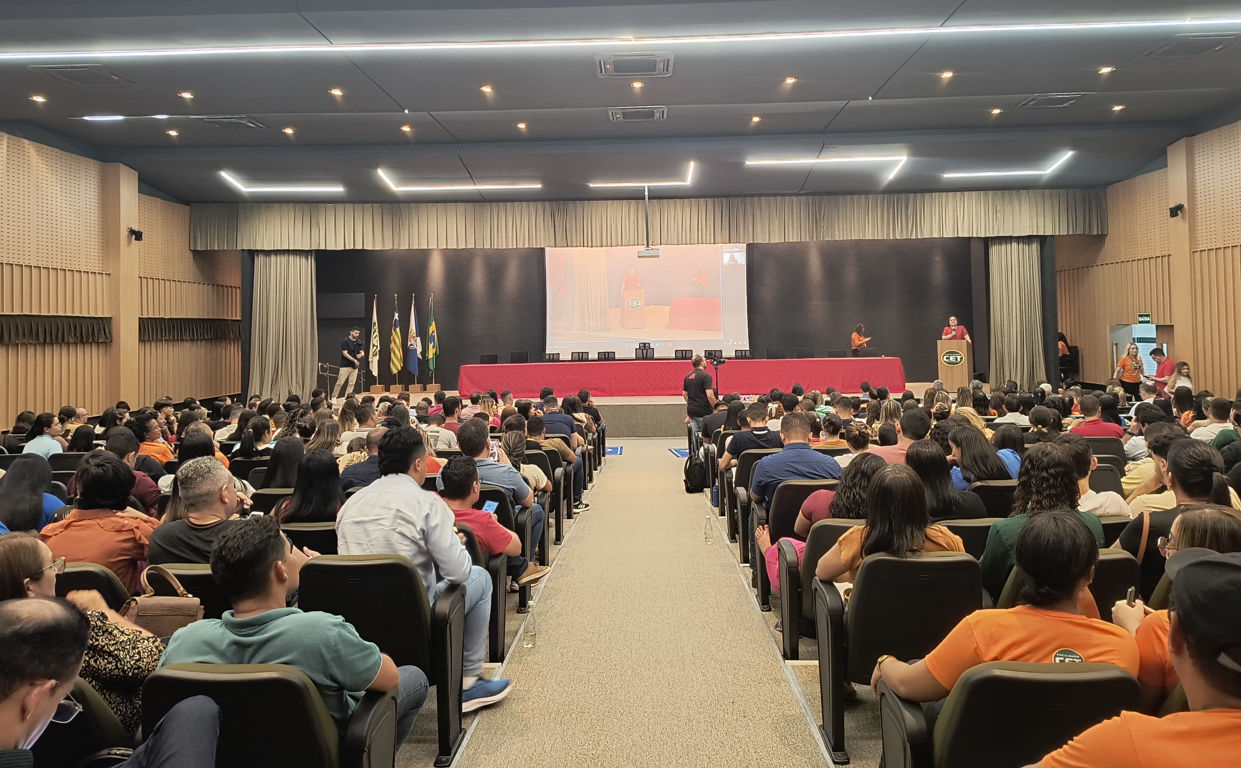 Faculdade CET Lança Programa de Egressos e Empregabilidade