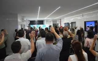 UNI-CET inaugura 3º campo de prática para cursos da saúde com missa em ação de graças