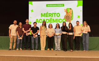 UNI-CET dá boas-vindas aos veteranos de Medicina com palestra magna e entrega de mérito acadêmico