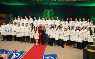 Cerimônia do Jaleco marca novo ciclo para turma MED13 de Medicina
