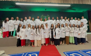 Cerimônia do Jaleco da Turma MED12 B marca início de uma nova jornada