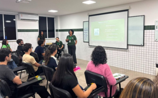 Biblioteca Airton Sampaio realiza ação de acolhimento com calouros de Medicina do UNI-CET
